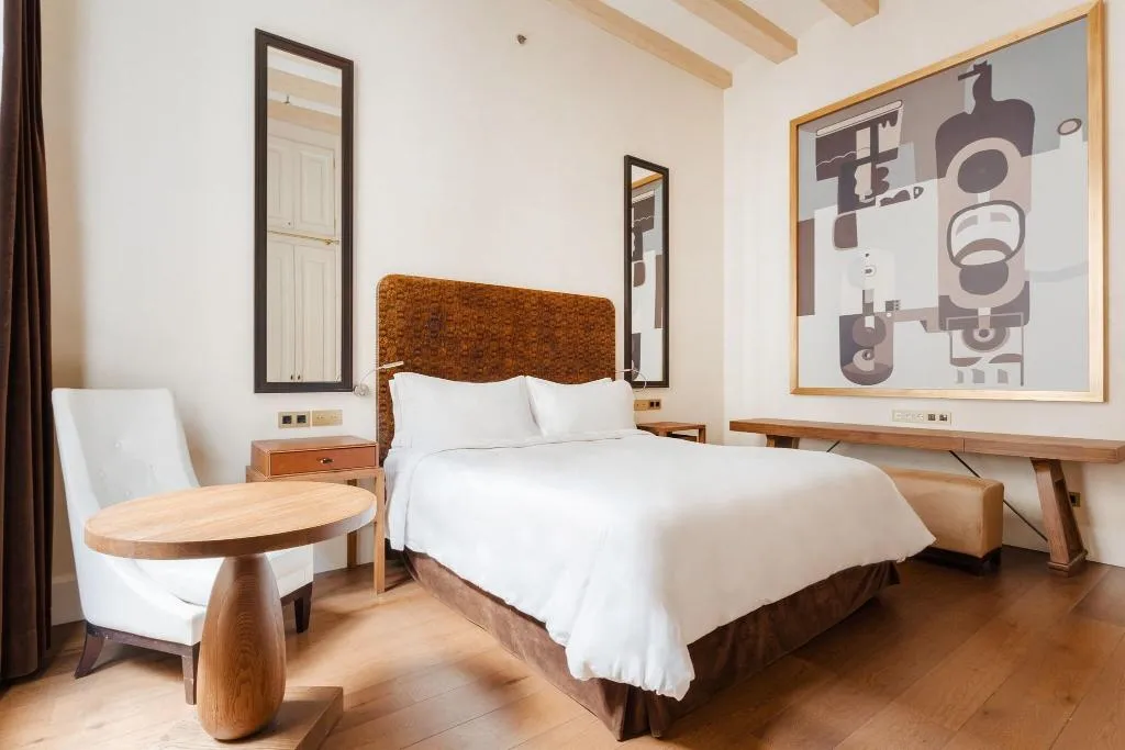 DOUBLE KING SIZE BED Room, Do: Placa Reial, Barcelona