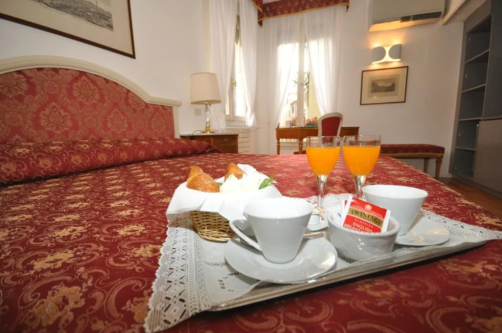 Room, Locanda Casa Petrarca, Venice