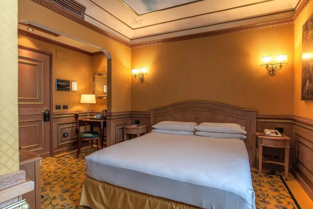 Double or Twin CLASSIC Room, River Palace Hotel, Rome