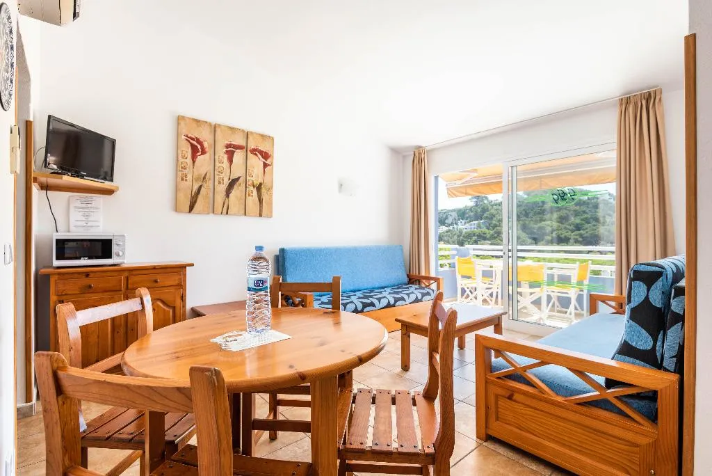 APARTMENT CAPACITY 4 ONE BEDROOM Room, Galdana Gardens, Menorca