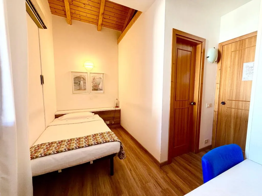SINGLE STANDARD Room, New Hotel Genziana, Venice