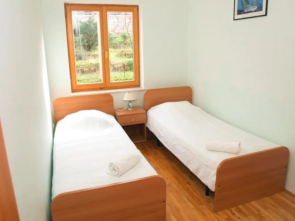 APARTMENT CAPACITY 6 Room, Santic, Split