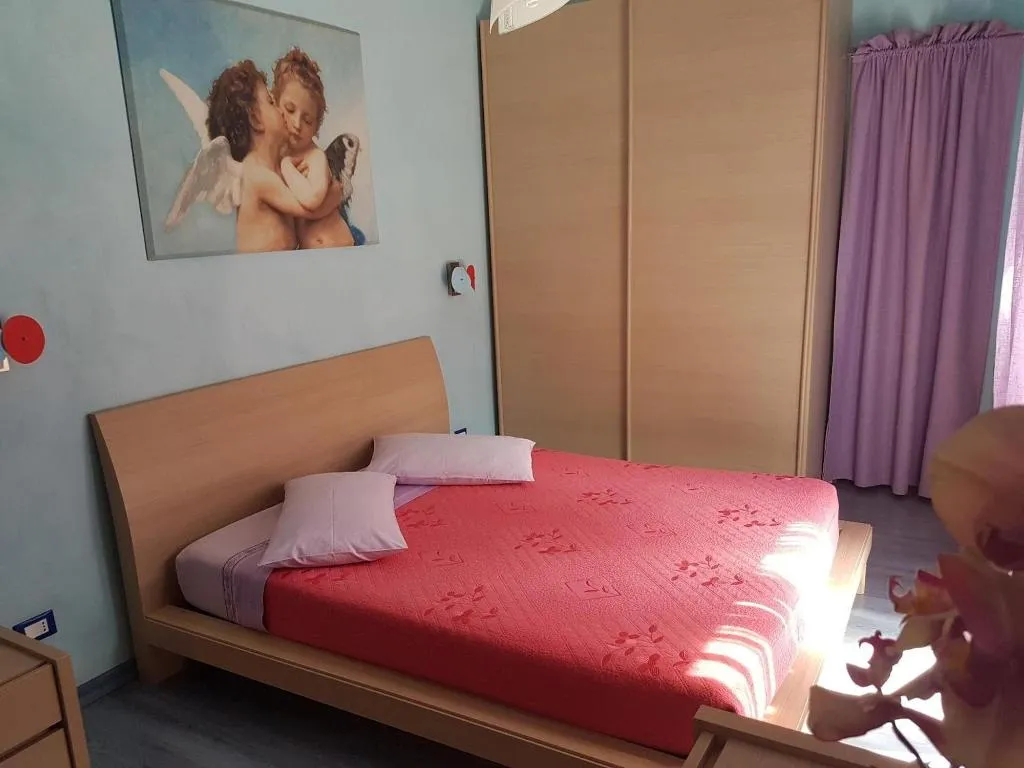 Room, Thousand Colors, Naples