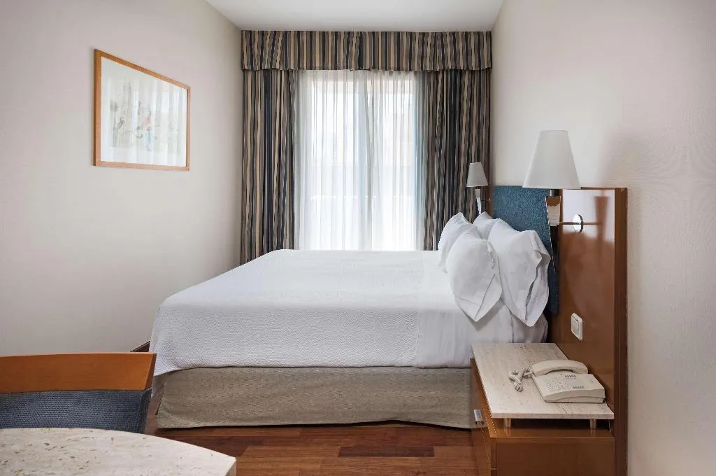 Room, NH Castellón Mindoro, Valencia