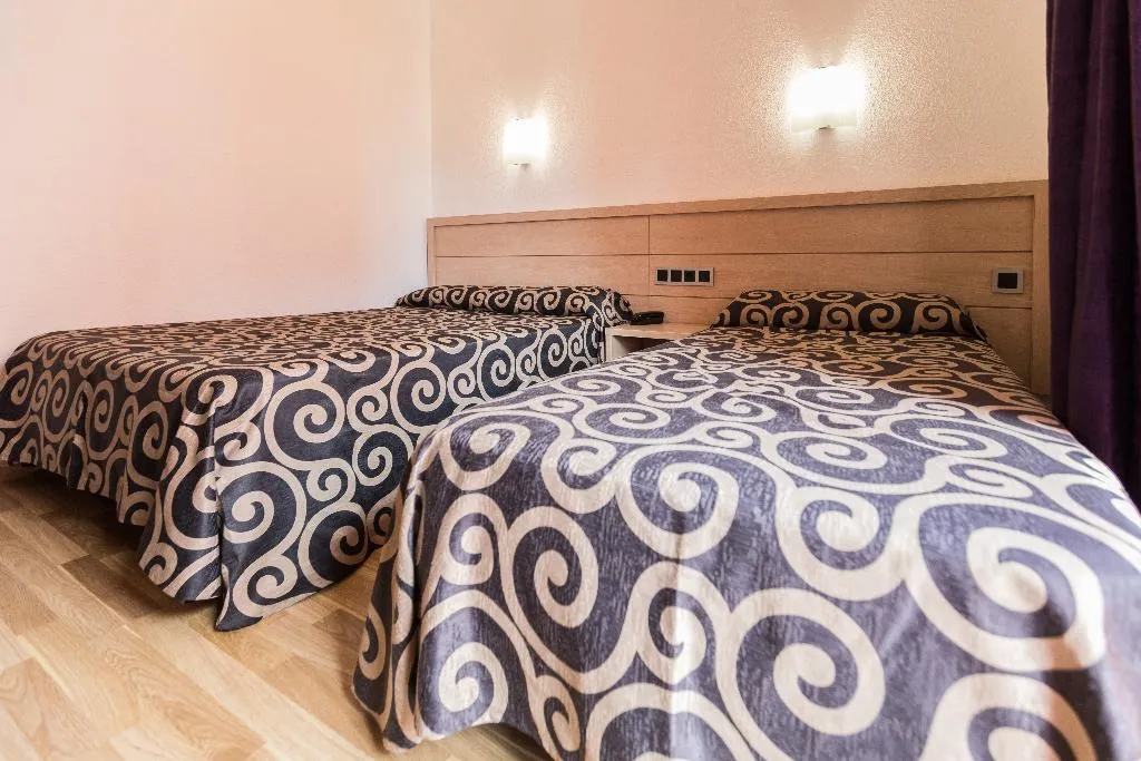 QUADRUPLE WITH BALCONY Room, Tossa Beach Center, Costa Brava