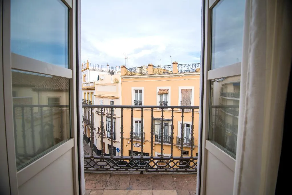 TRIPLE STANDARD Room, Petit Palace Santa Cruz, Seville