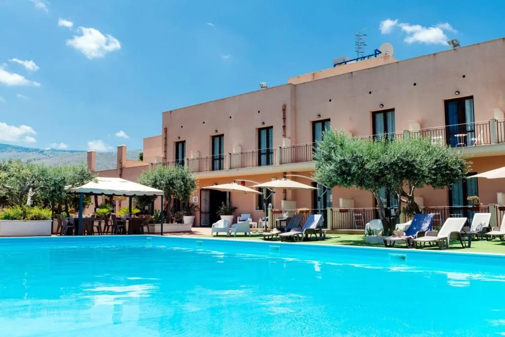 Pool, Achibea, Palermo
