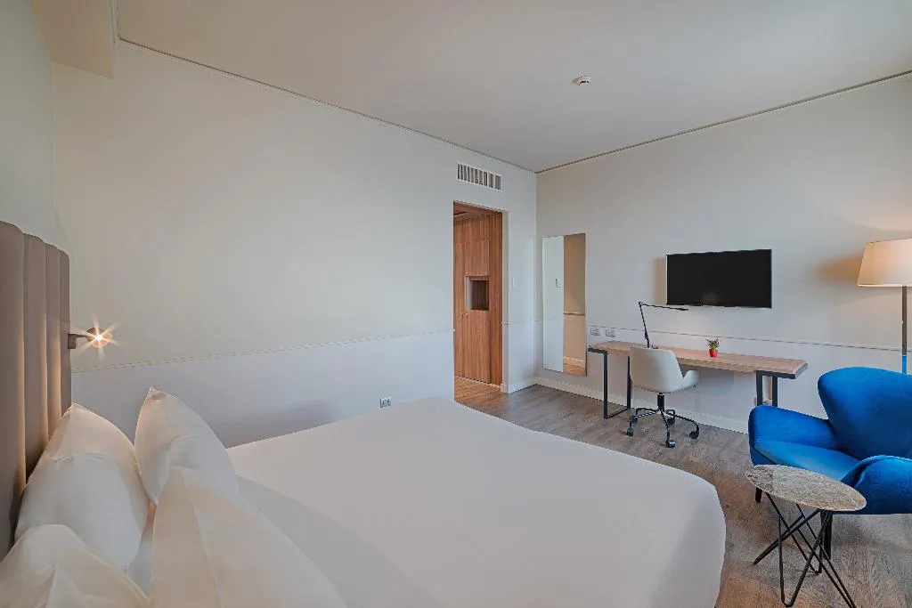 FAMILY ROOM CONNECTING ROOM Room, NH Napoli Panorama, Naples