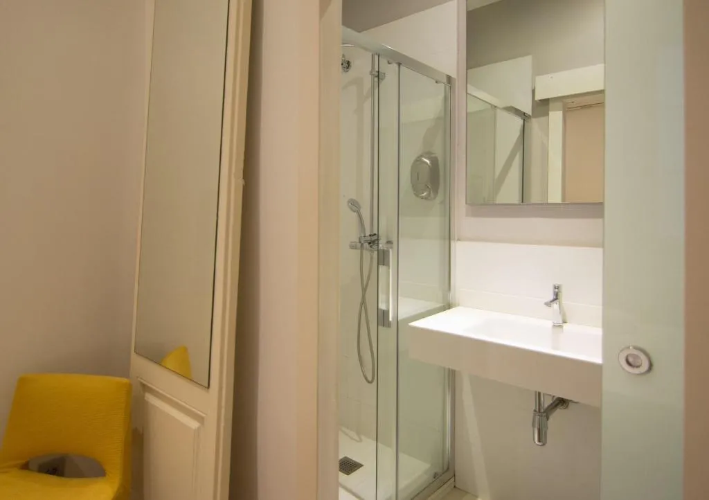 Room, Forgetmenot, Barcelona