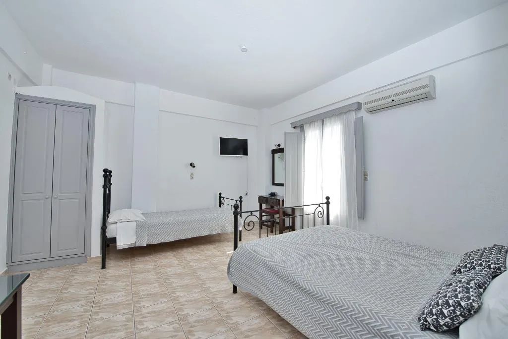 TRIPLE STANDARD Room, Anessis, Santorini