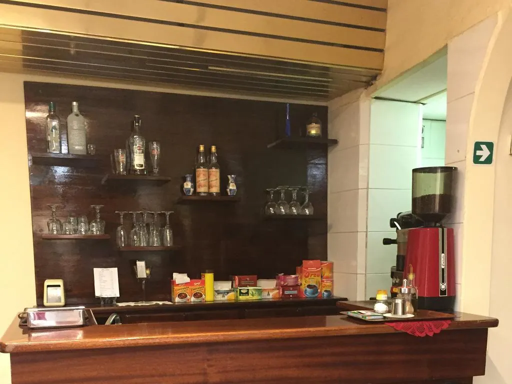 Bar, Ascot, Florence