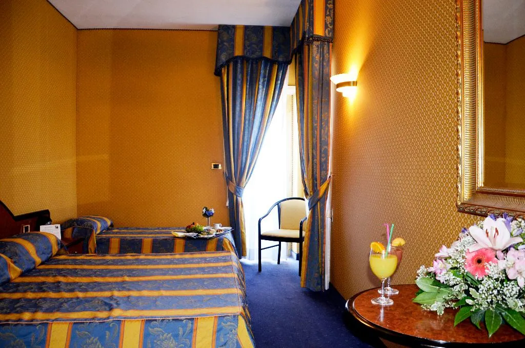 TRIPLE STANDARD Room, Grand Hotel Dei Cesari, Rome