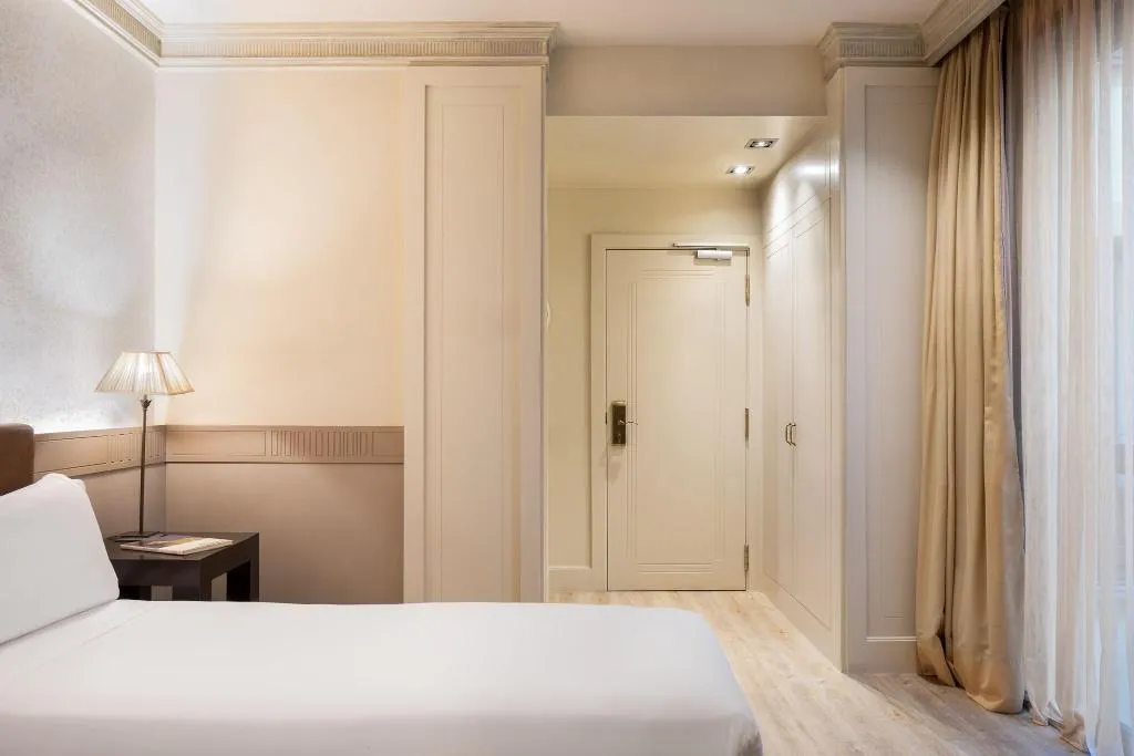 DOUBLE STANDARD Room, Duquesa de Cardona, Barcelona