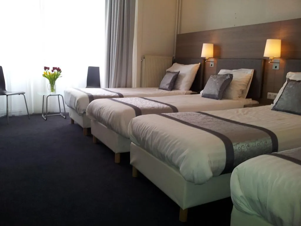 QUADRUPLE THREE BEDS Room, The Concert Hotel, Amsterdam