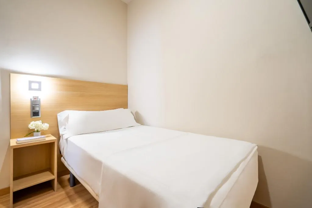 TRIPLE STANDARD Room, Glories, Barcelona