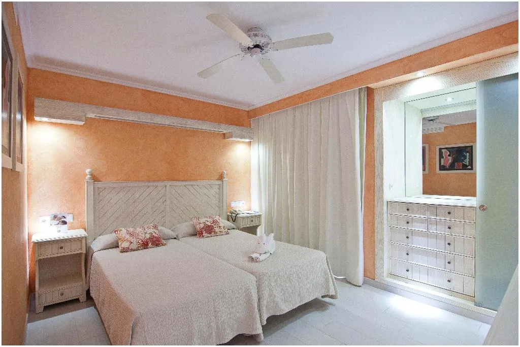 APARTMENT POOL VIEW ONE BEDROOM Room, Royal Son Bou Family Club, Menorca
