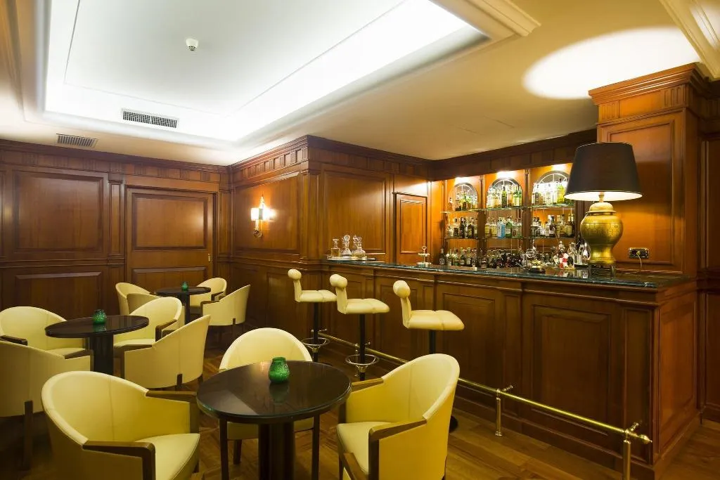 Bar, Palazzo Alabardieri, Naples