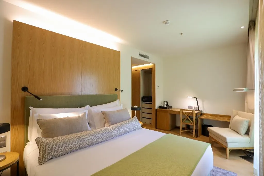 DOUBLE CLASSIC GARDEN VIEW Room, Neya Porto Hotel, Porto