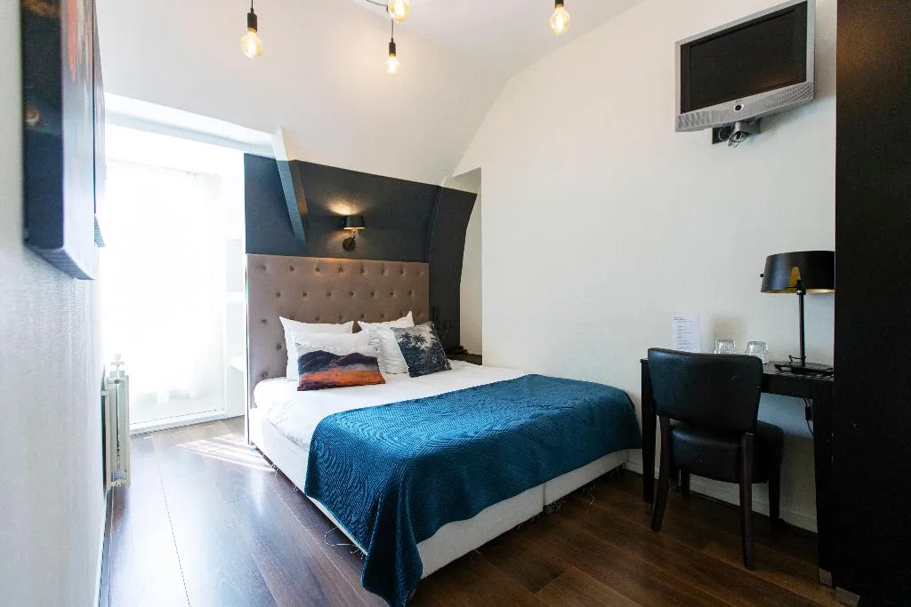 DOUBLE STANDARD Room, Quentin England Hotel, Amsterdam