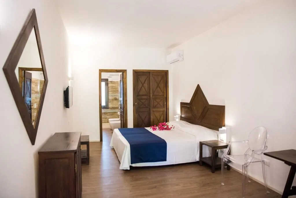 TRIPLE SUPERIOR WITH DOUBLE BED Room, Costa Dei Fiori, Cagliari