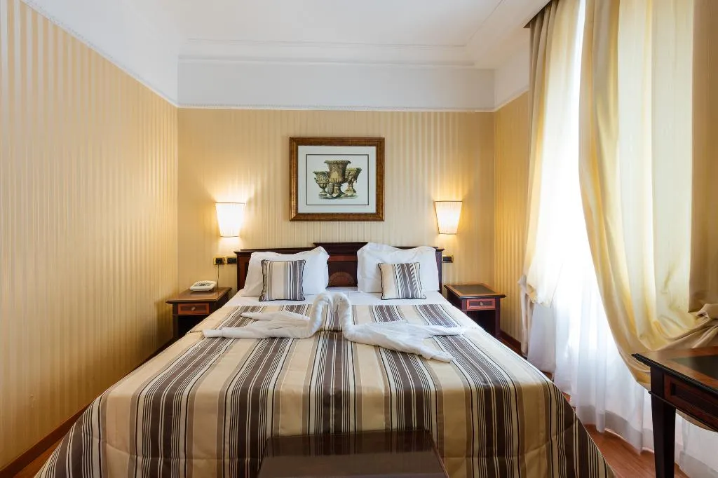 DOUBLE SUPERIOR Room, Hotel Cecil, Rome