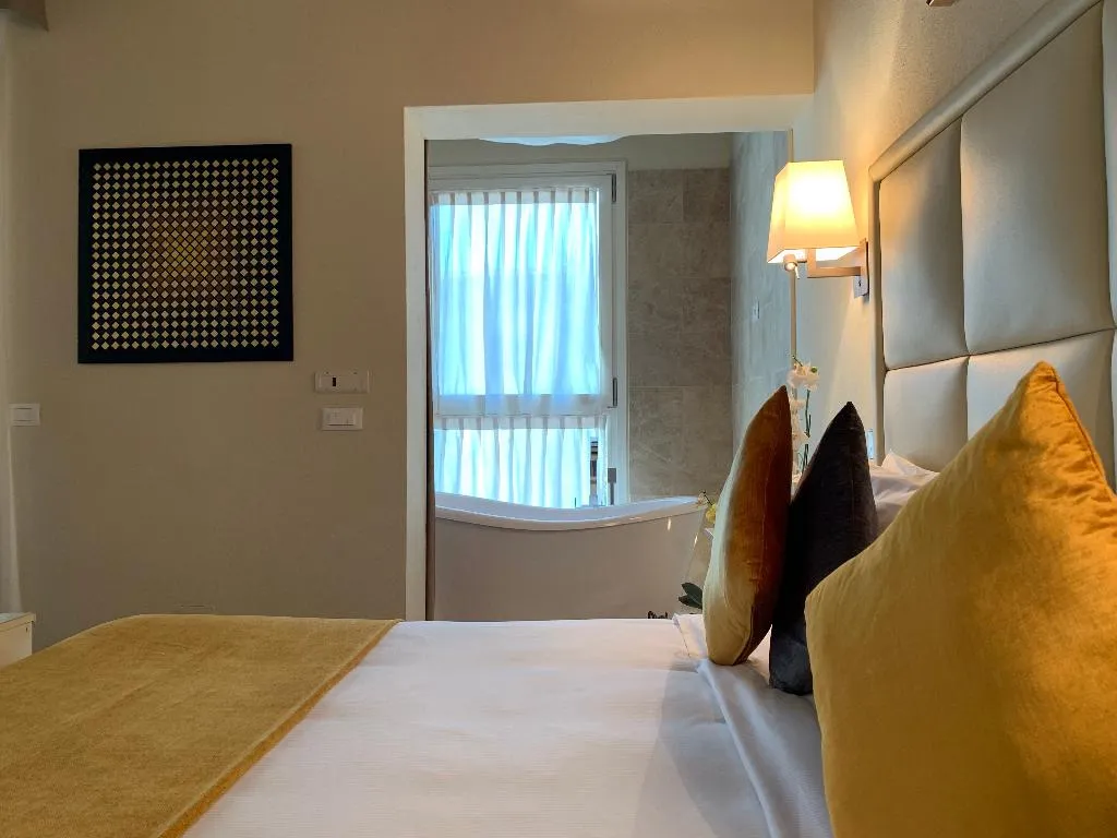 APARTMENT CLASSIC TWO BEDROOMS Room, Florence Art Apartments, Florence