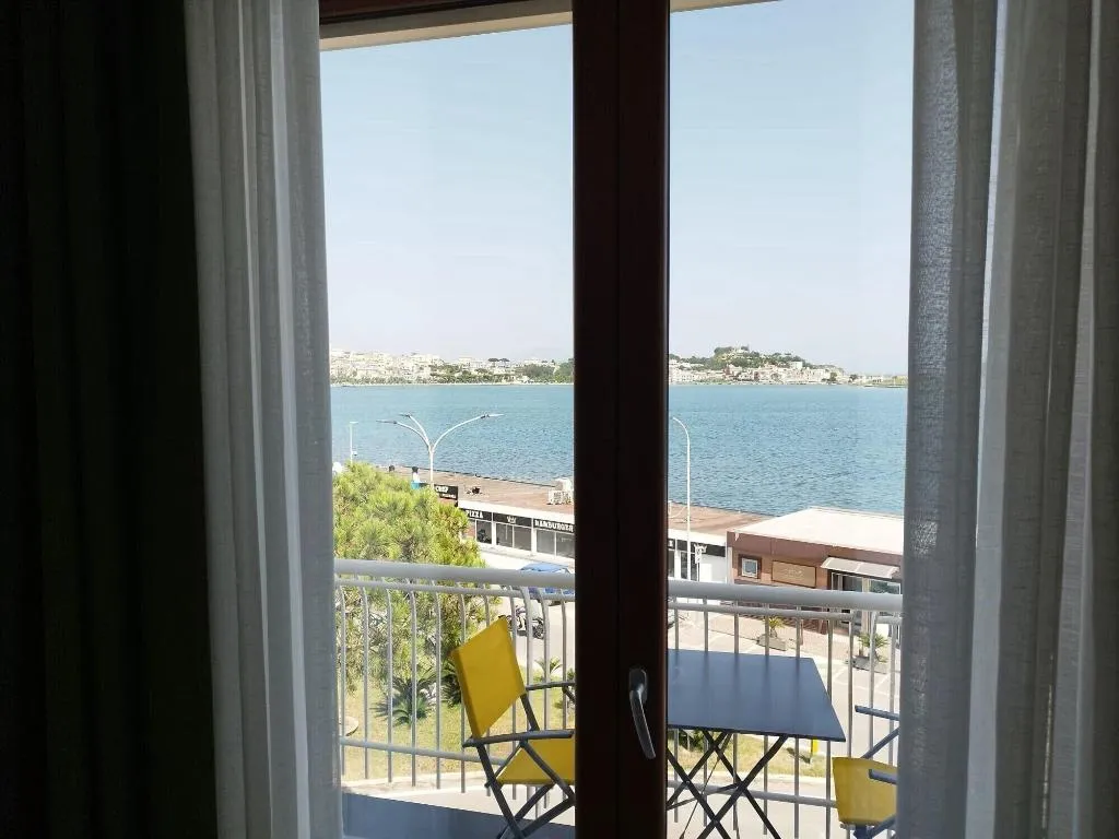 Room, Happyrooms, Naples