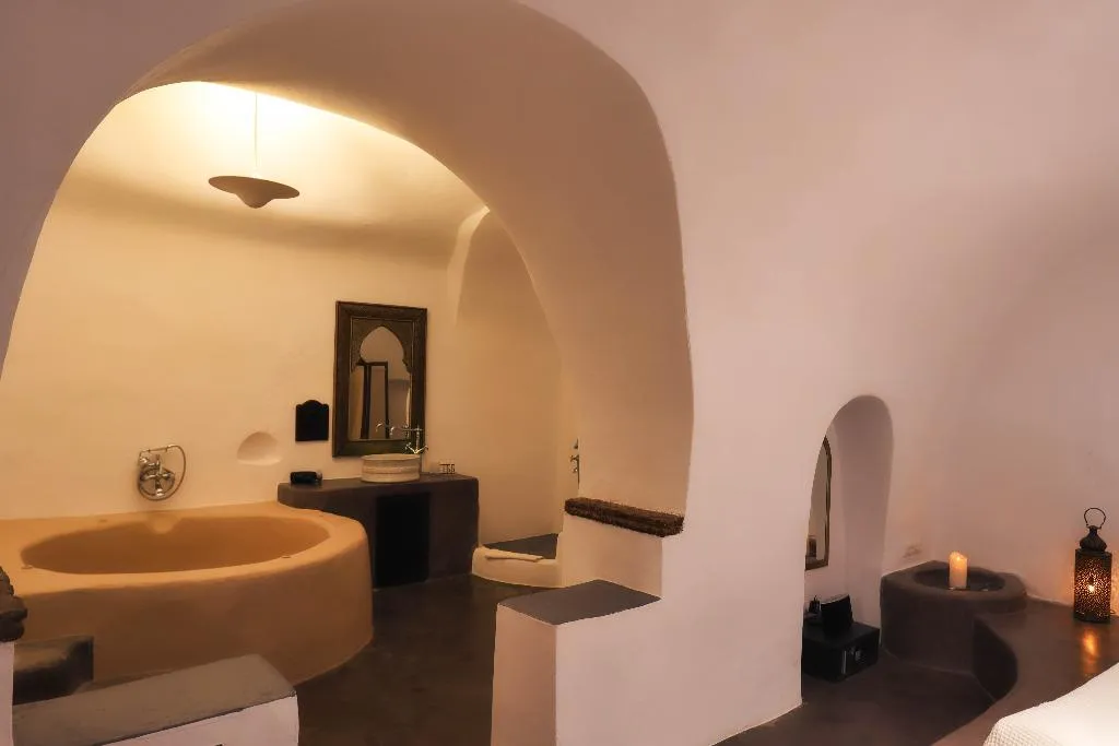 VILLA THREE BEDROOMS WITH PRIVATE POOL Room, Santorini Heritage Villas & Mansions, Santorini