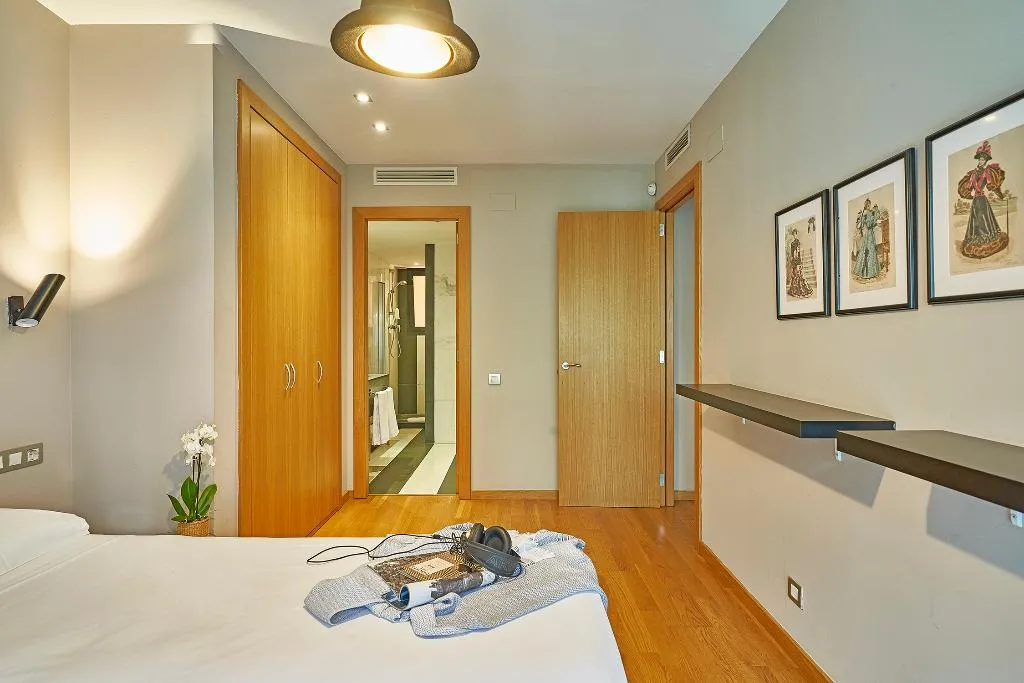 APARTMENT CAPACITY 5 TWO BEDROOMS Room, AinB Sagrada Familia Apartments, Barcelona