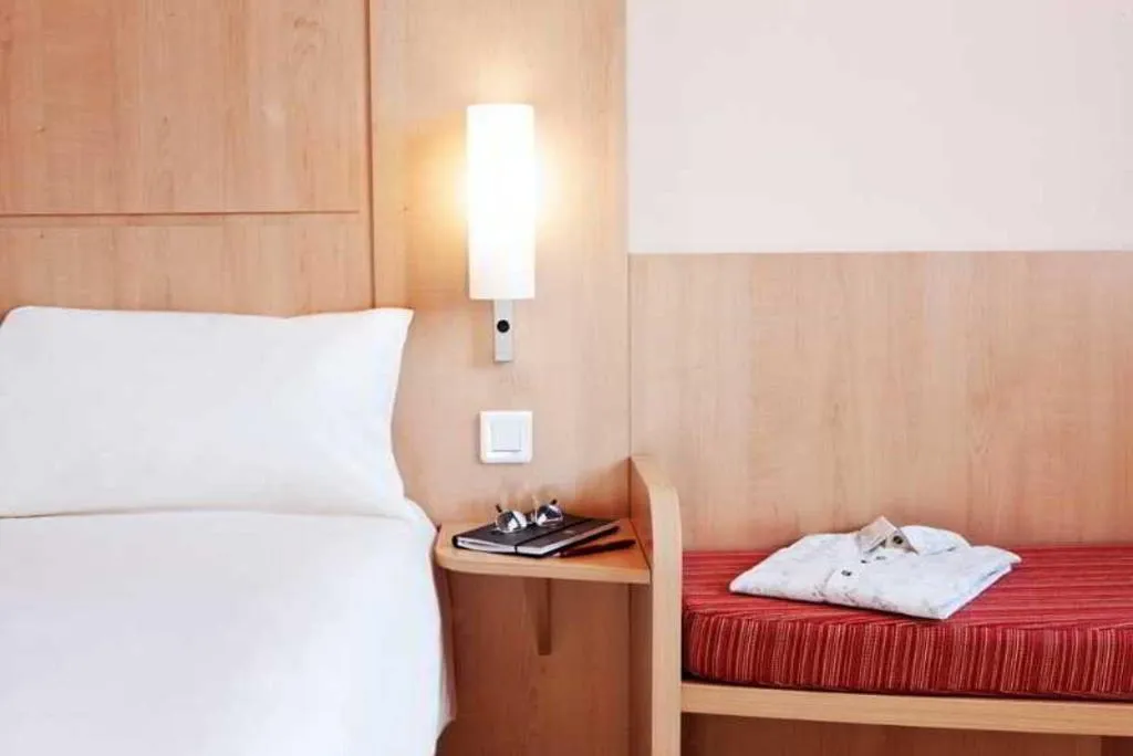 DOUBLE SINGLE USE STANDARD Room, Ibis Madrid Calle Alcala, Madrid