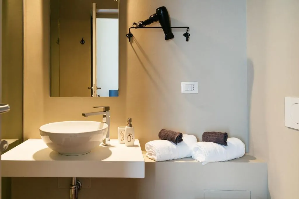 Room, Le 4 Leggende, Catania