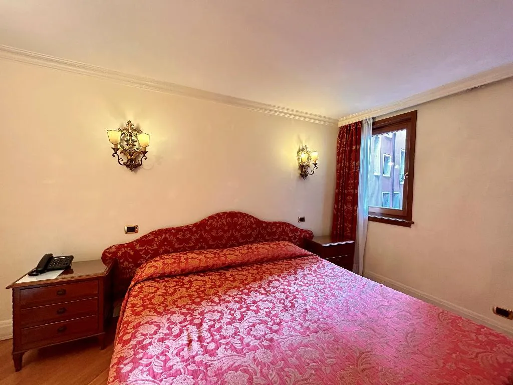 APARTMENT DELUXE CAPACITY 4 Room, Torre dell’Orologio Signature Residence, Venice