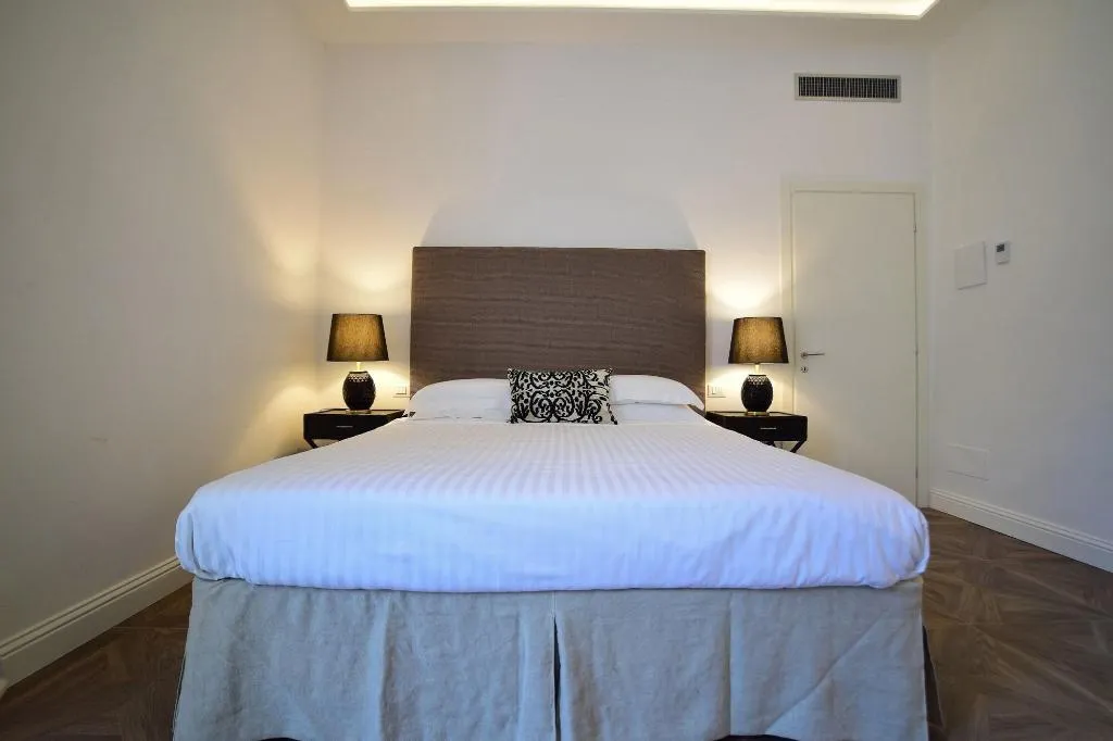Room, Kf Deluxe B B, Florence