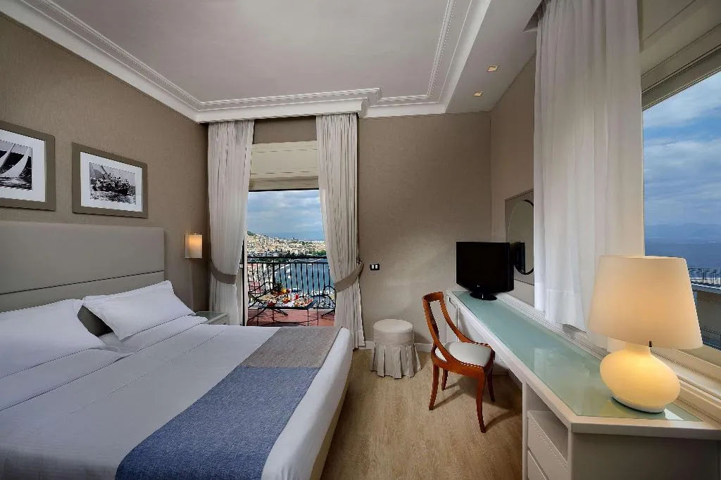 TRIPLE THREE BEDS Room, Hotel Paradiso, BW Signature Collection, Naples