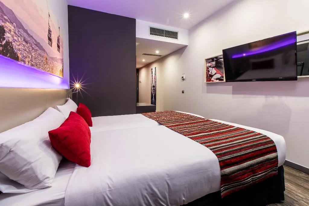 Double or Twin STANDARD Room, Leonardo Boutique Hotel Barcelona Sagrada Familia, Barcelona