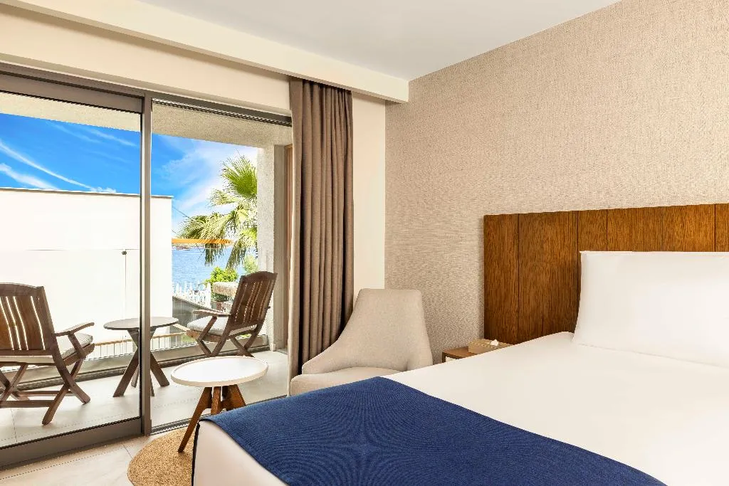 TRIPLE PARTIAL SEA VIEW Room, Mirada Exclusive Hotel Bodrum, Bodrum