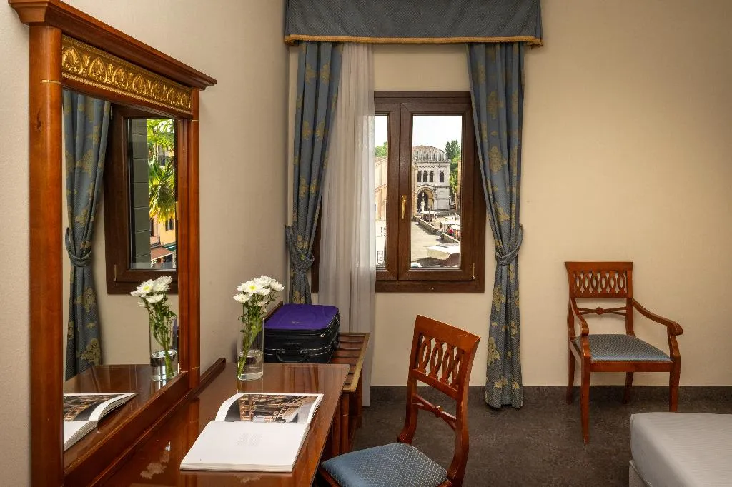 DOUBLE CLASSIC WITH VIEWS Room, Donatello, Venice