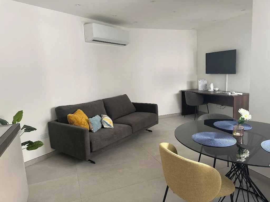 Room, The Central Guesthouse, Malta