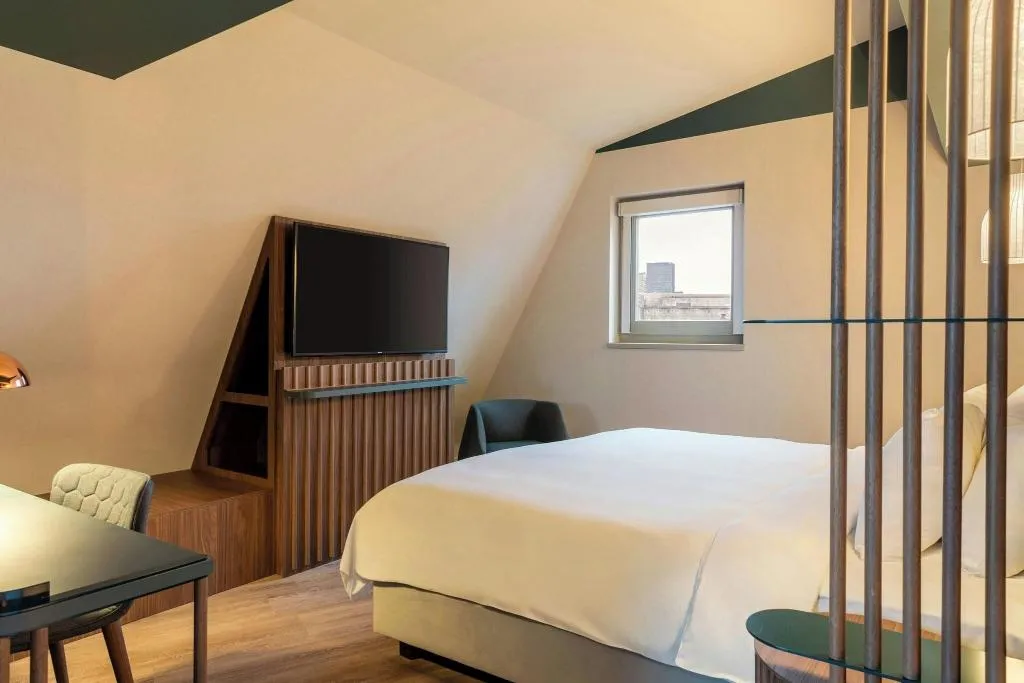 JUNIOR SUITE KING SIZE BED Room, Renaissance Amsterdam Hotel, Amsterdam