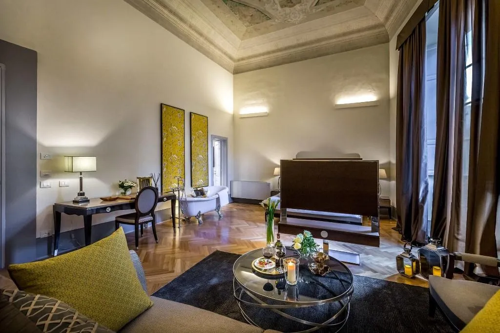 Room, Palazzo Ridolfi, Florence