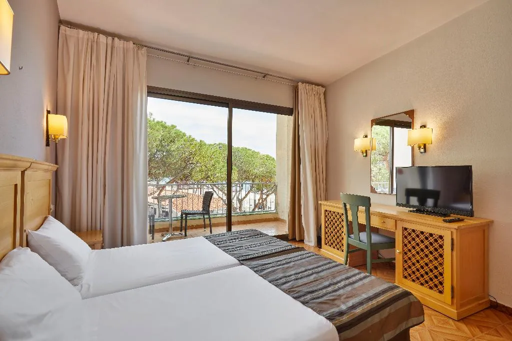 QUADRUPLE STANDARD Room, Columbus, Costa Brava