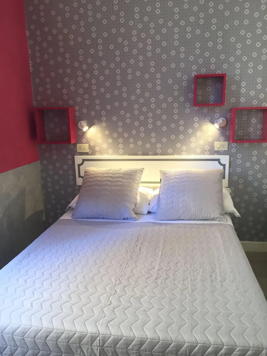 Room, Nella, Florence