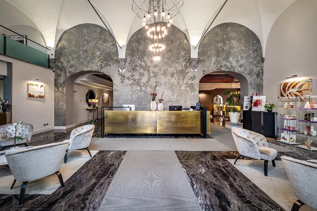 Lobby, Palazzo Alfieri, Florence