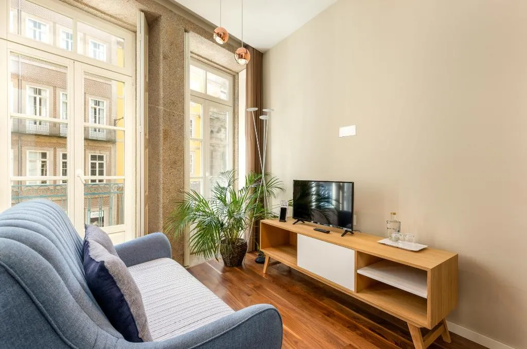 STUDIO WITH BALCONY Room, Rs Porto Historic Center, Porto