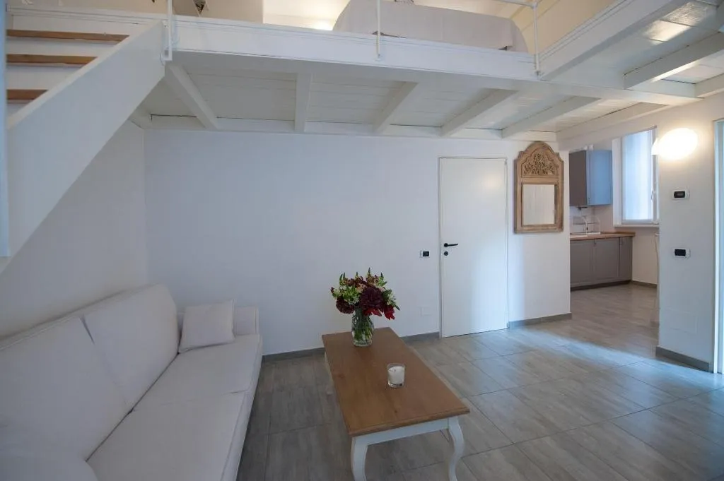 Room, Thea Monza, Milan
