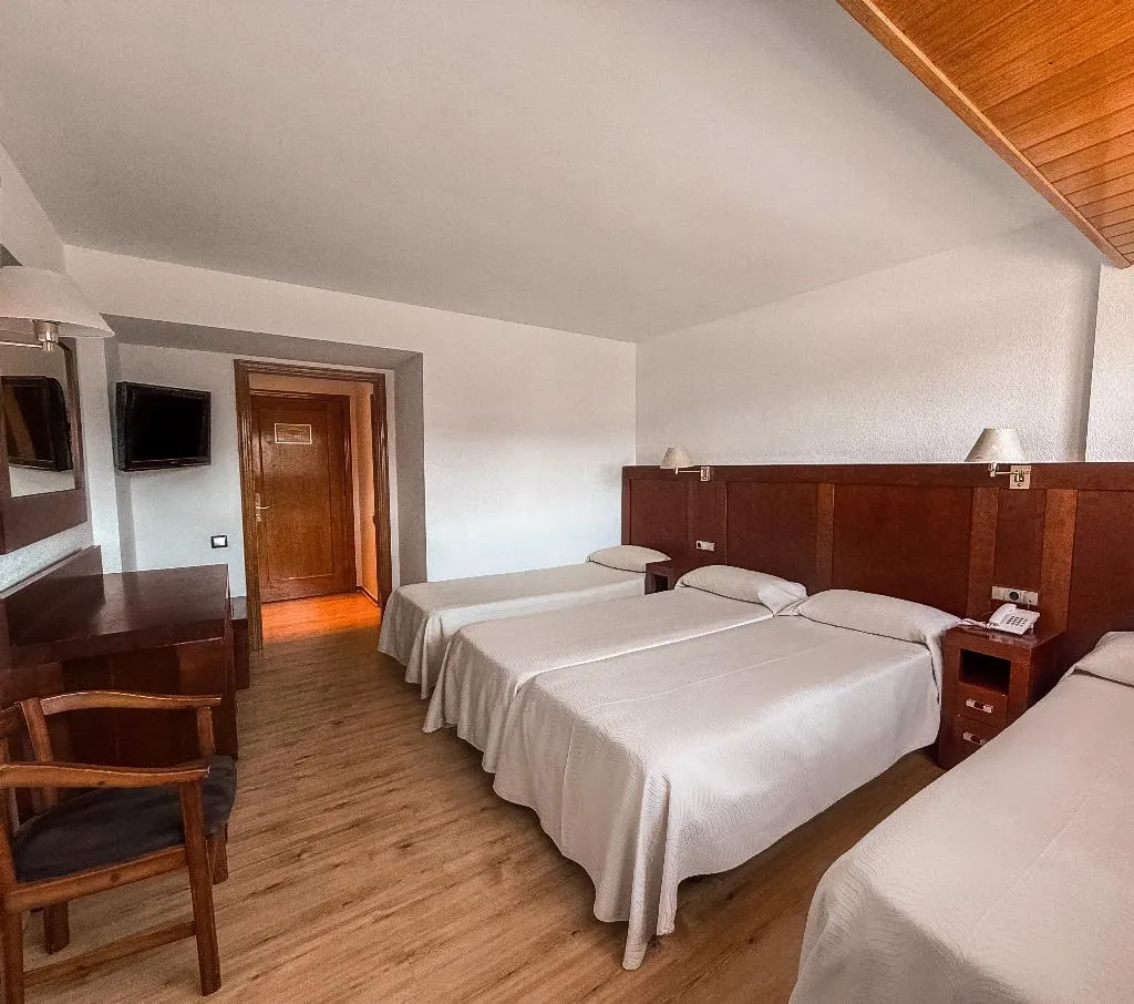 QUADRUPLE STANDARD Room, Puigcerda Park Hotel, Barcelona