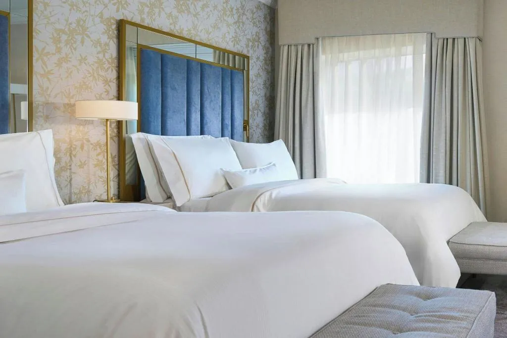 QUADRUPLE DELUXE WITH VIEWS Room, The College Green Hotel Dublin, Autograph, Dublin