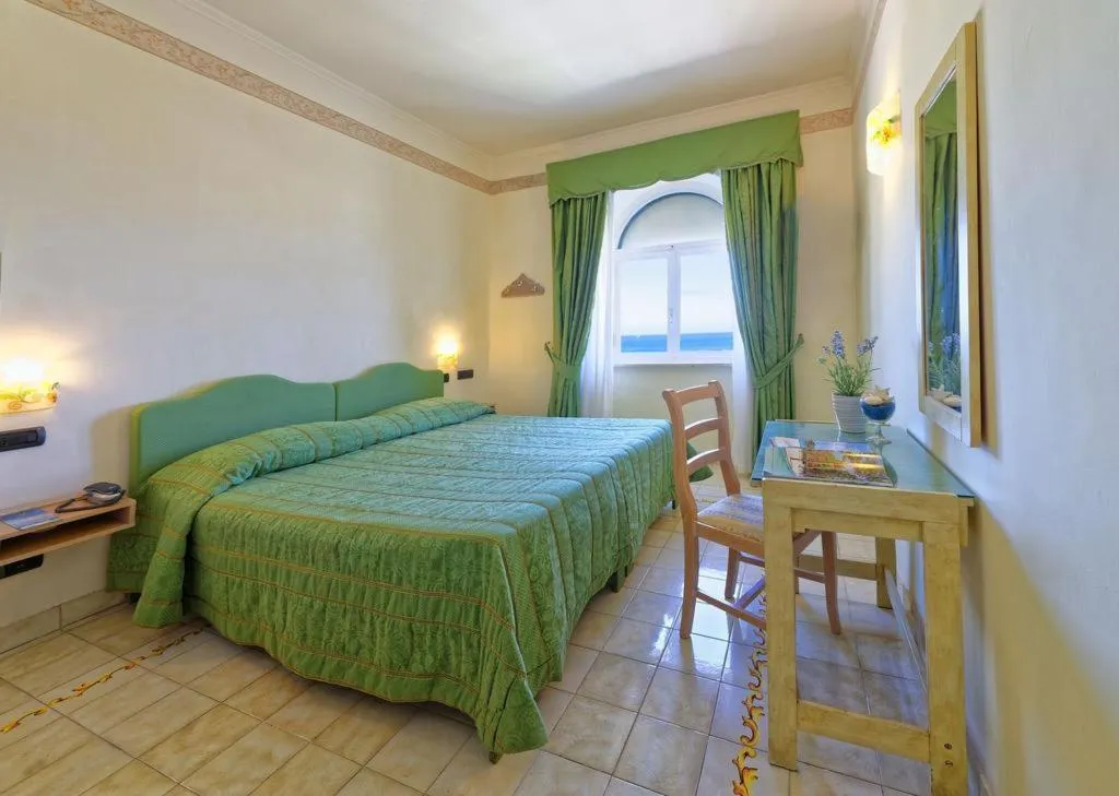 Room, Punta Imperatore, Naples