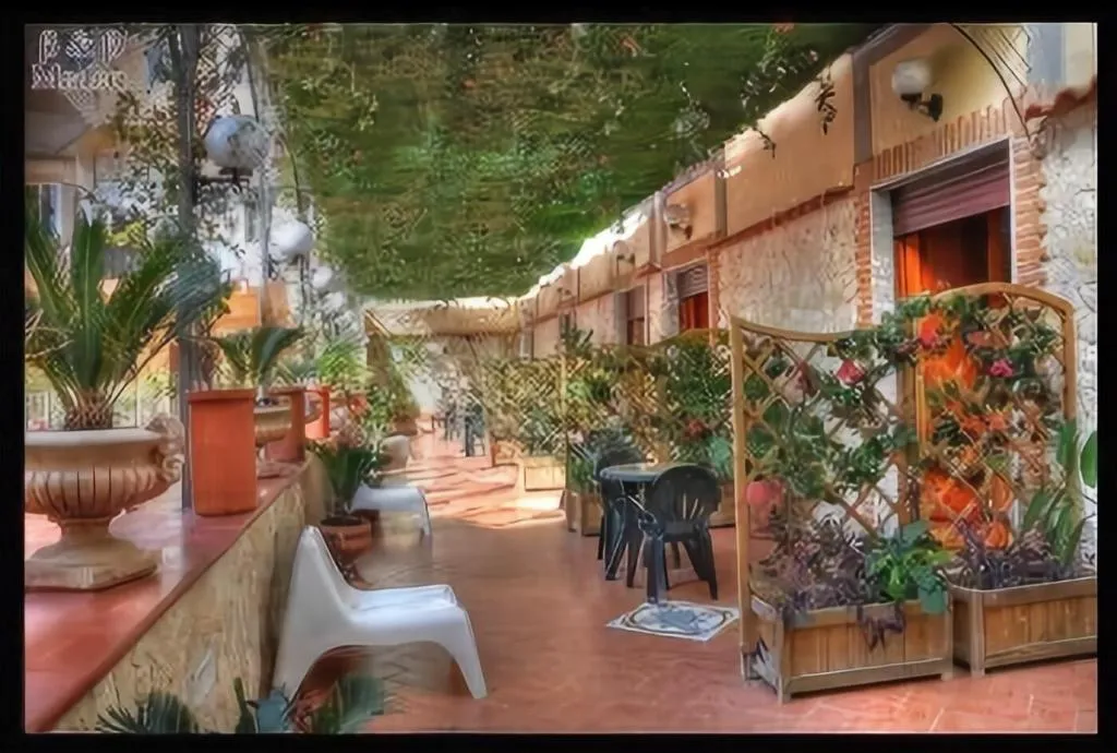 Terrace, Bed And Breakfast Medea, Naples