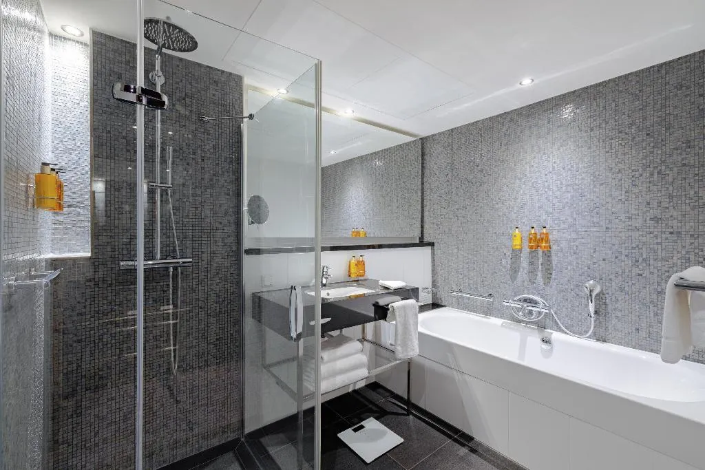 JUNIOR SUITE KING SIZE BED Room, Crowne Plaza Amsterdam-South, Amsterdam